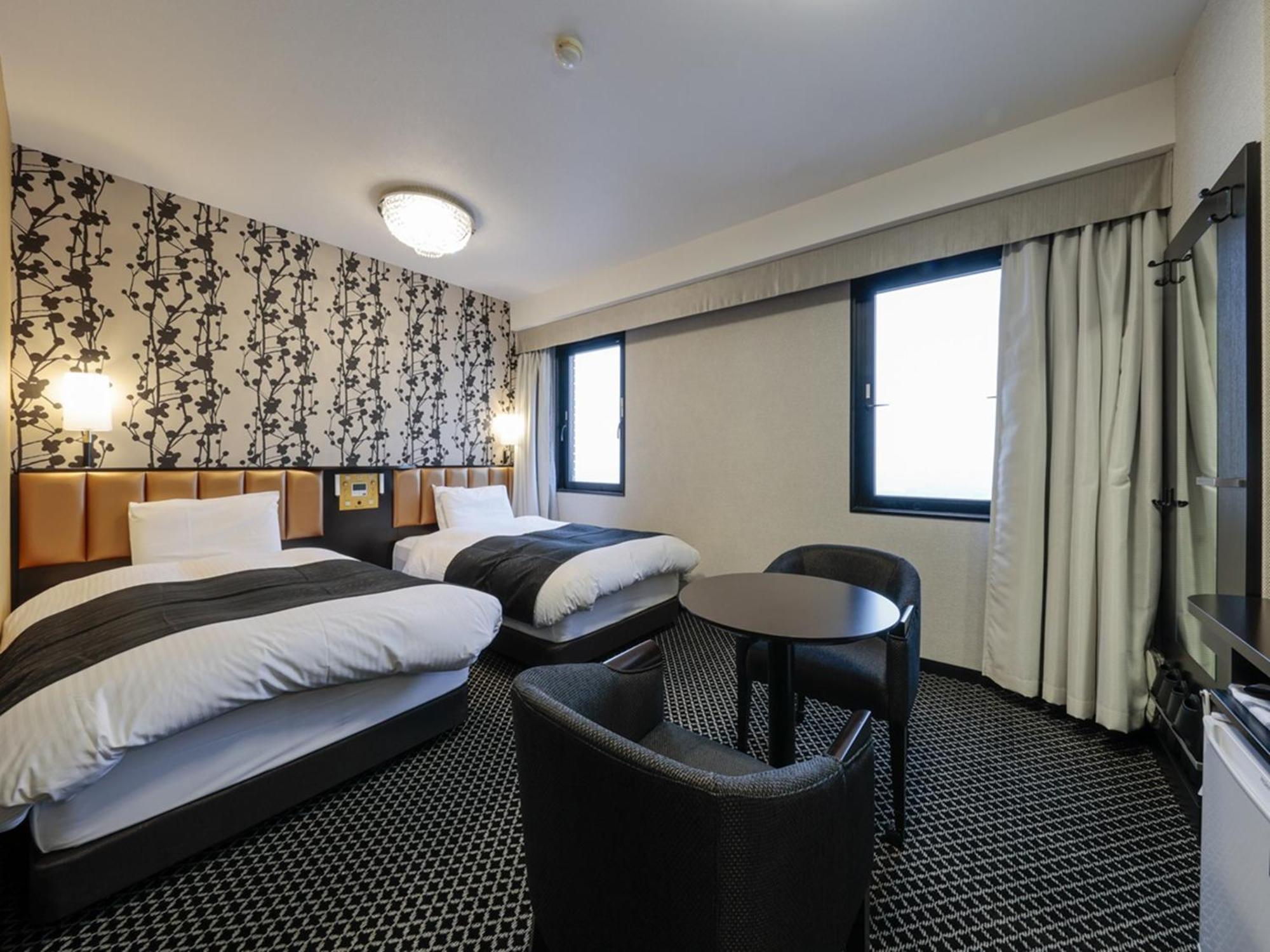 Apa Hotel Tonami Ekimae Екстер'єр фото