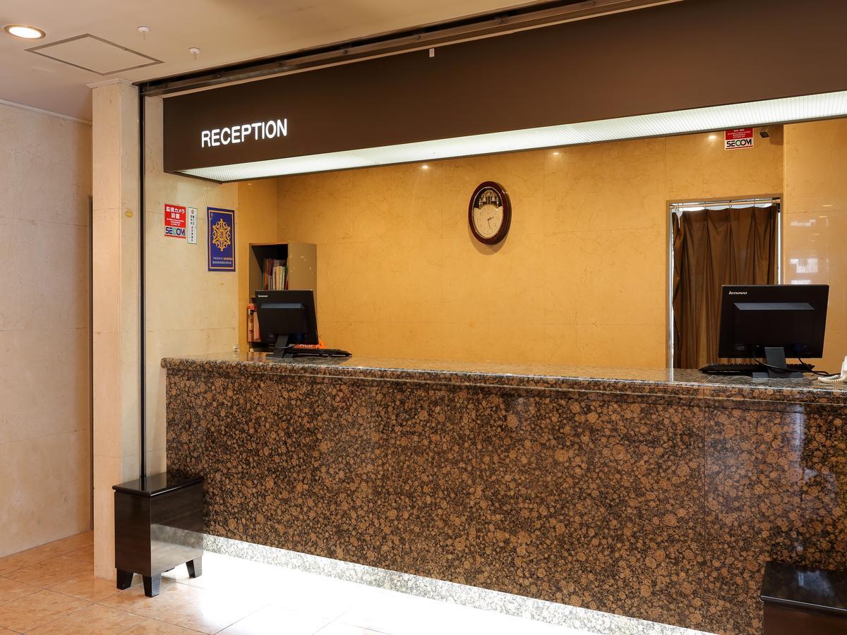 Apa Hotel Tonami Ekimae Екстер'єр фото