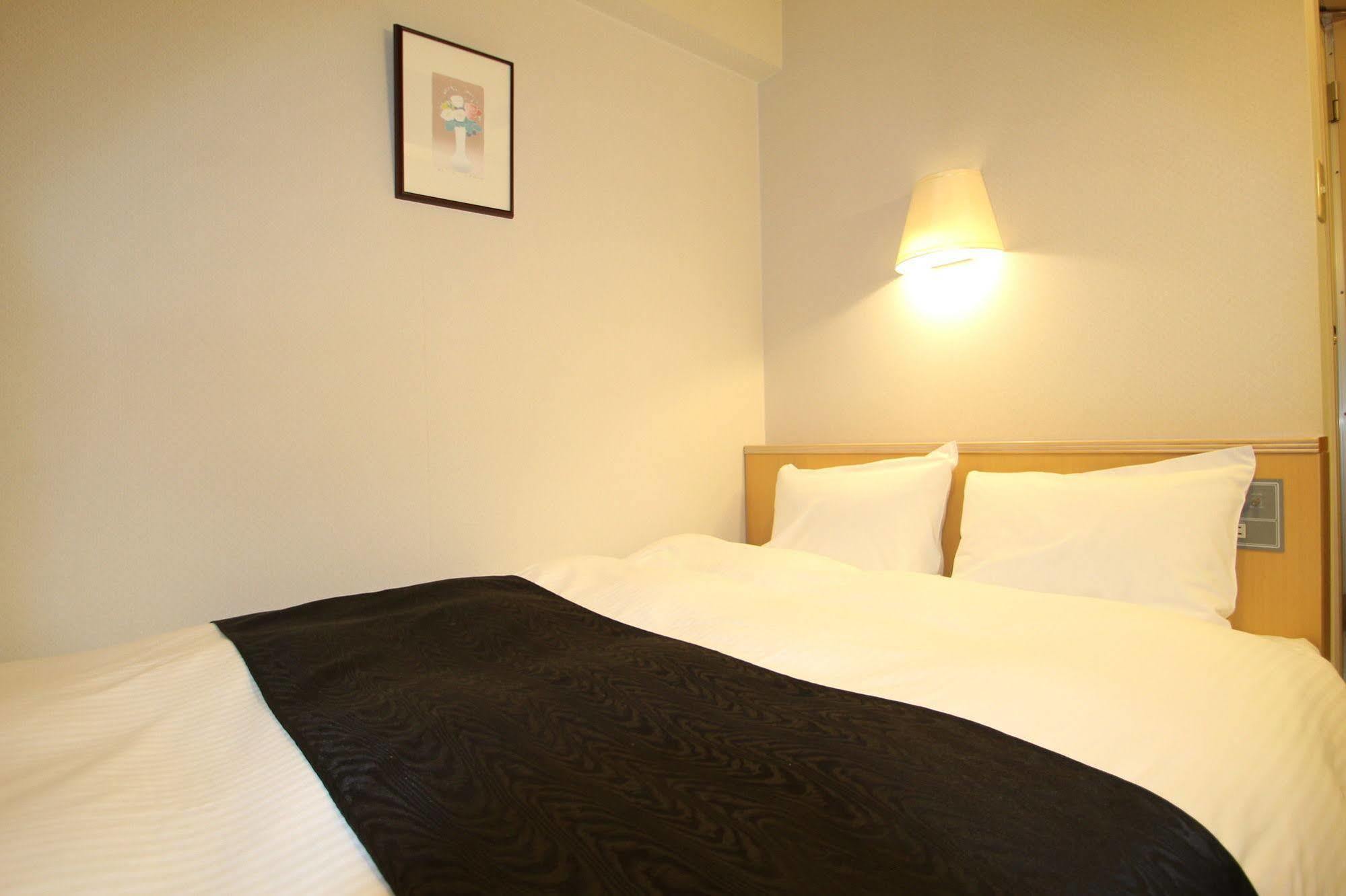 Apa Hotel Tonami Ekimae Екстер'єр фото