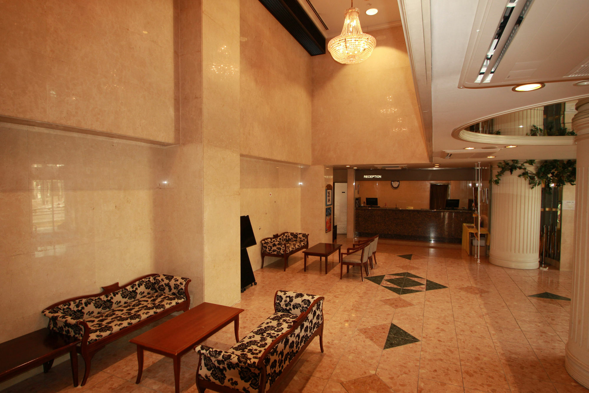 Apa Hotel Tonami Ekimae Екстер'єр фото